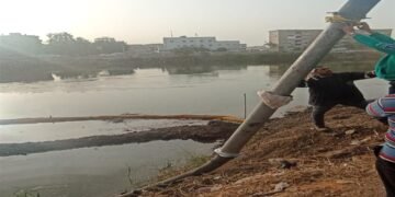 القابضة للمياه تؤكد جودة الشرب رغم رصد بقعة سولار بترعة الإسماعيلية