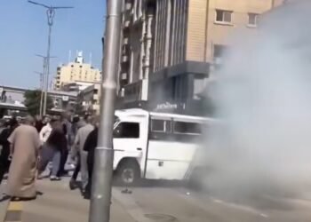 بسبب “سباق السائقين”.. تصادم ميكروباصين في شارع السودان بأرض اللواء