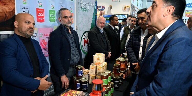 رئيس الوزراء يتفقد المنطقة الاستثمارية ببنها ويبحث دعم الصناعة الوطنية