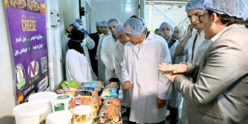 دعم الصناعات الغذائية.. رئيس الوزراء يزور مصنع ألبان ببنها