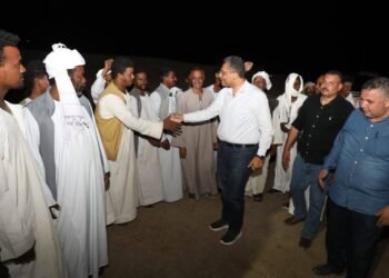 محافظ البحر الأحمر يوجه بحلول فورية لمشكلات أهالي “مرسى حميرة” بالشلاتين