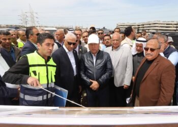وزير النقل يتفقد مشروع قطار التنمية بسيناء