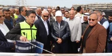 وزير النقل يتفقد مشروع قطار التنمية بسيناء