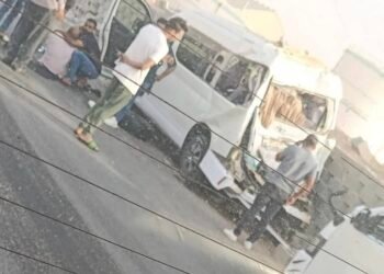 تصادم نقل وميكروباص يربك حركة المرور بطريق السويس الأدبية