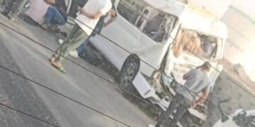 تصادم نقل وميكروباص يربك حركة المرور بطريق السويس الأدبية
