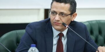 نقيب الصحفيين يطرح ملخصاً لأكواد تغطية حوادث الانتحار حمايةً للمجتمع