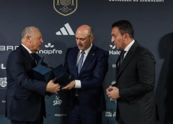 الفيفا يحسم الجدل.. نهائي مونديال 2030 في “برنابيو” رغم أحداث مباراة مصر وإسبانيا