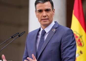 رئيس الوزراء الإسباني يطالب بتعليق اتفاقية الشراكة بين الاتحاد الأوروبي وإسرائيل