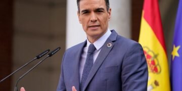 رئيس الوزراء الإسباني يطالب بتعليق اتفاقية الشراكة بين الاتحاد الأوروبي وإسرائيل
