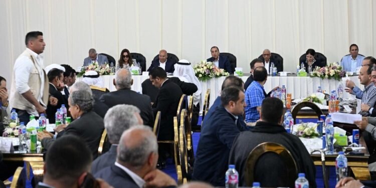 مدبولي يلتقي مشايخ سيناء: التنمية على رأس أولويات الدولة المصرية