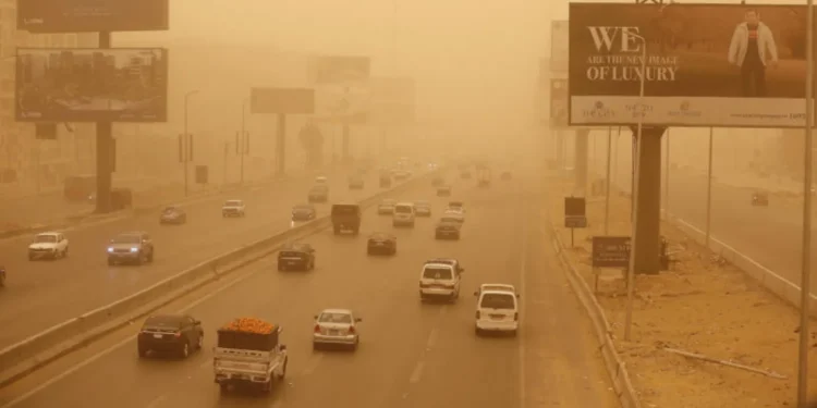 الرمال تضرب المحافظات وانخفاض الرؤية في عدة مناطق