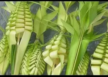 زعف النخيل يزين كنائس الإسكندرية احتفالاً بدخول المسيح أورشليم