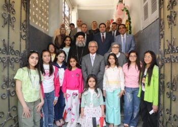 محافظ بني سويف يزور دار أيتام «صديقات الكتاب المقدس» ويشارك الأطفال فرحة عيد القيامة