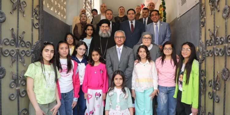 محافظ بني سويف يزور دار أيتام «صديقات الكتاب المقدس» ويشارك الأطفال فرحة عيد القيامة