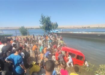 مأساة عبارة المراغة.. سقوط سيارة في النيل وانتشال جثمان سيدة بسوهاج