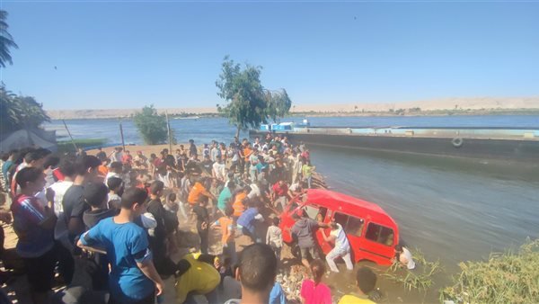 مأساة عبارة المراغة.. سقوط سيارة في النيل وانتشال جثمان سيدة بسوهاج