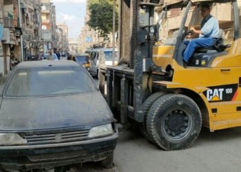 المرور يرفع 40 سيارة ودراجة متهالكة من الشوارع خلال حملة انضباطية