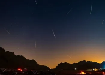 شهب القيثاريات تبلغ ذروتها الليلة في سماء الوطن العربي