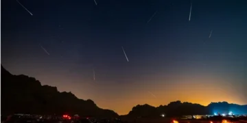 شهب القيثاريات تبلغ ذروتها الليلة في سماء الوطن العربي