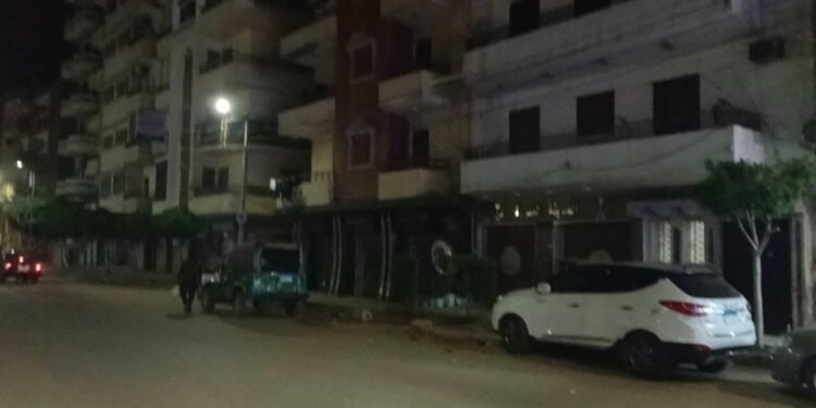 التزام تام بغلق محال كفر الشيخ في التاسعة مساءً لترشيد الكهرباء