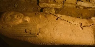 اكتشاف مقبرة رومانية ومومياوات ذهبية بالمنيا