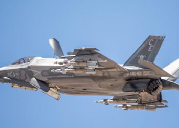 الحرس الثوري يسقط مقاتلة “F-35” فوق محافظة مركزي الإيرانية