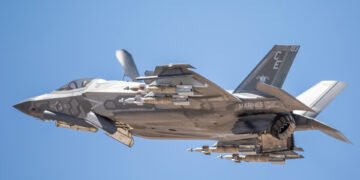 الحرس الثوري يسقط مقاتلة “F-35” فوق محافظة مركزي الإيرانية