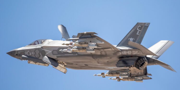 الحرس الثوري يسقط مقاتلة “F-35” فوق محافظة مركزي الإيرانية