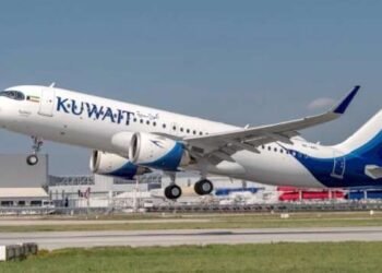 الكويت تبدأ إعادة فتح أجوائها تدريجياً وتستأنف حركة الطيران