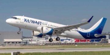 الكويت تبدأ إعادة فتح أجوائها تدريجياً وتستأنف حركة الطيران