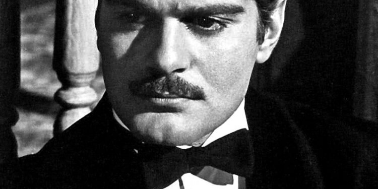 في ذكرى ميلاده.. قصة صعود عمر الشريف من الإسكندرية إلى الجولدن جلوب