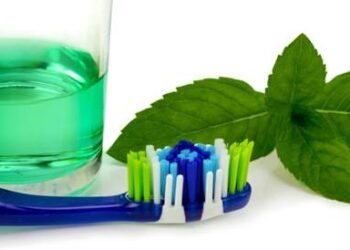 تحذيرات طبية من الإفراط في استخدام غسول الفم وعلاقته بضغط الدم