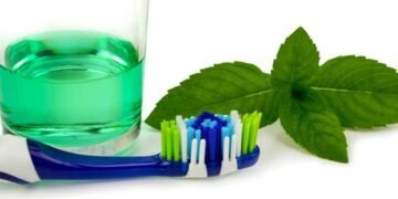 تحذيرات طبية من الإفراط في استخدام غسول الفم وعلاقته بضغط الدم