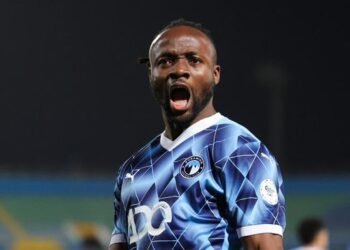 بيراميدز يحتفي بنجمه فيستون ماييلي بعد ثنائيته التاريخية في شباك الأهلي