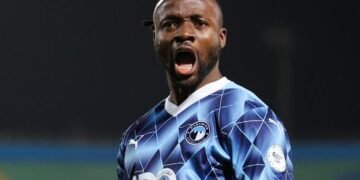 بيراميدز يحتفي بنجمه فيستون ماييلي بعد ثنائيته التاريخية في شباك الأهلي