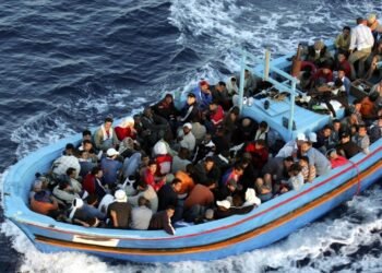 مصرع 38 مهاجراً غير شرعي بينهم مصريون في غرق قارب بليبيا