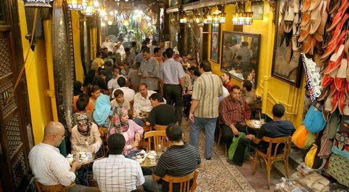محافظ القاهرة يقرر وقف تراخيص المطاعم والكافيهات في 4 أحياء تراثية