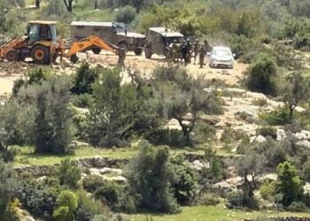 الاحتلال الإسرائيلي يستولي على جرافتين غرب رام الله