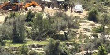 الاحتلال الإسرائيلي يستولي على جرافتين غرب رام الله