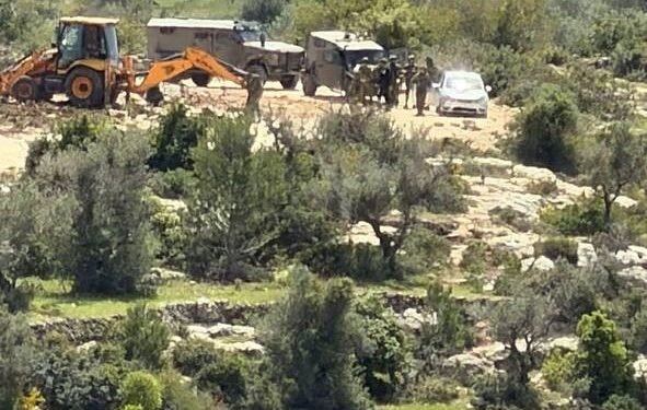 الاحتلال الإسرائيلي يستولي على جرافتين غرب رام الله