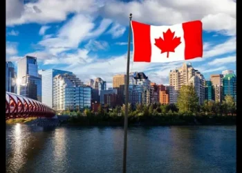 كندا تبدأ تعليق ضرائب الوقود لكبح الأسعار