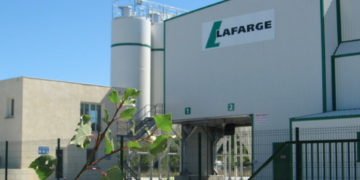 حكم تاريخي بباريس يدين لافارج للأسمنت بتمويل جماعات إرهابية