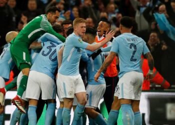 مانشستر سيتي يهزم أرسنال 2-1 في قمة الدوري الإنجليزي