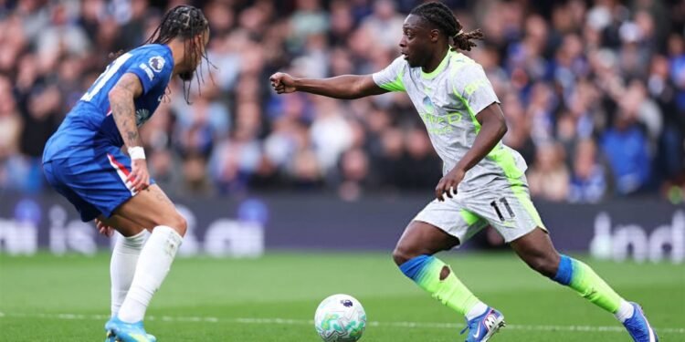 سيتي يضرب تشيلسي بثلاثية نظيفة ومرموش يكتفي بمقاعد البدلاء