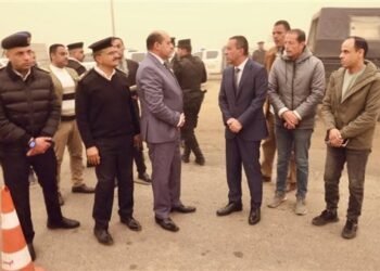 محافظ المنوفية يتفقد مصابي حادث السادات ومصرع 8 عمال