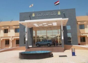 بسبب الرياح والأتربة.. محافظة الوادي الجديد تقرر تعليق العمل والدراسة غدا