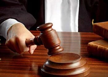 محاكمة سيدة بالمنصورة بتهمة الاتجار بالبشر وتزوير نسب طفلين