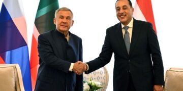 مدبولي يبحث مع رئيس تتارستان سبل تعزيز التعاون الصناعي والزراعي