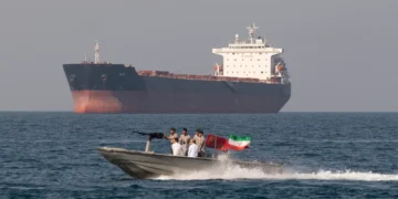 ترامب: إيران طلبت وقف إطلاق النار وواشنطن تربط الرد بفتح هرمز