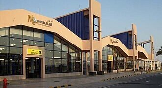 مطار مرسى علم يستقبل 44 رحلة دولية و4800 سائح اليوم